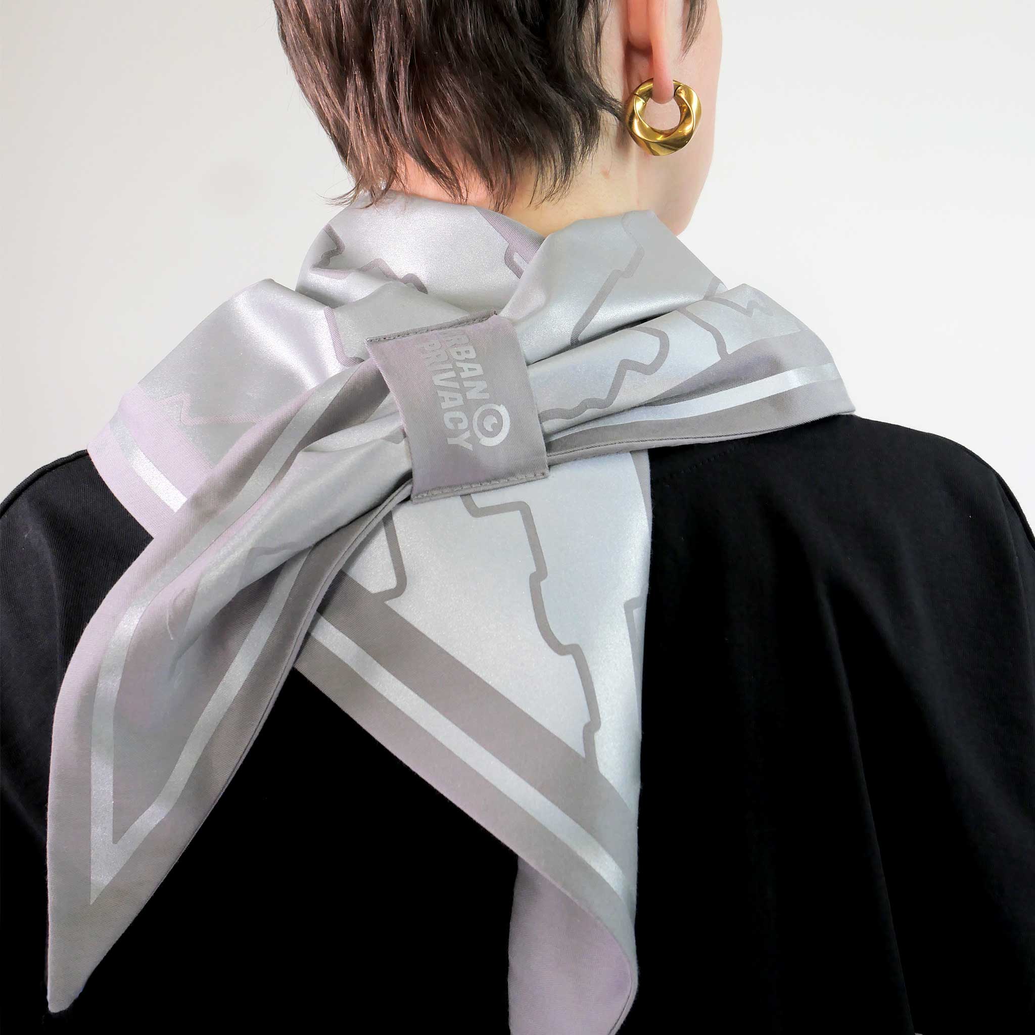 DREIECKS BANDANA | Unisex Dreieckstuch mit reflektierenden Print gegen Blitzlichtfotos aus Bio-Baumwolle