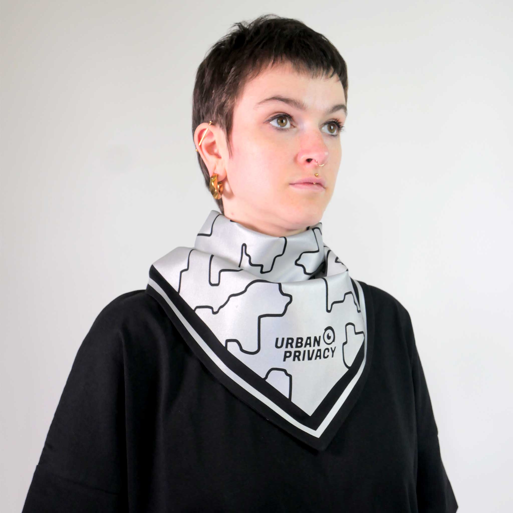 DREIECKS BANDANA | Unisex Dreieckstuch mit reflektierenden Print gegen Blitzlichtfotos aus Bio-Baumwolle