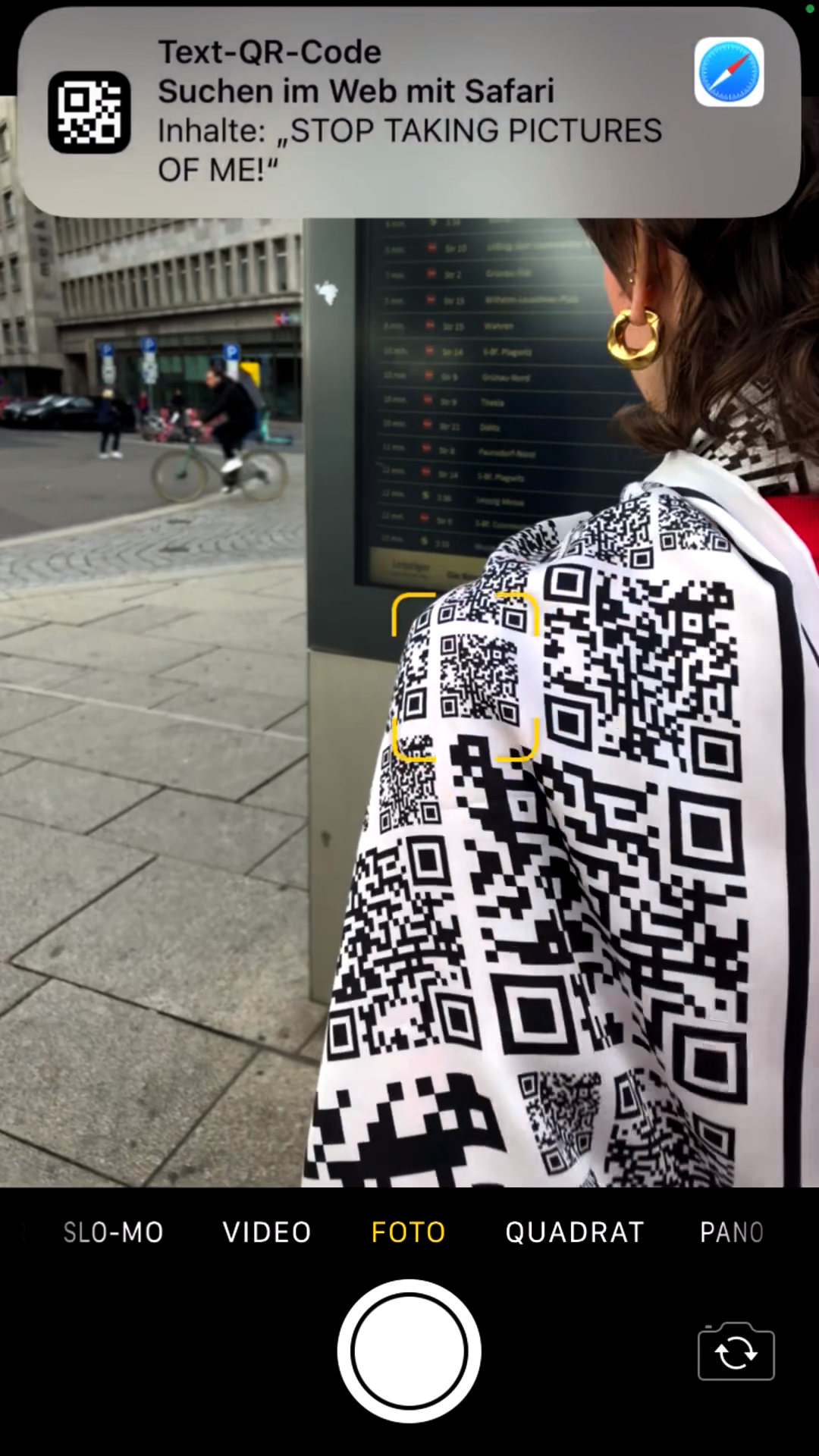 STOP TAKING PICTURES OF ME I Unisex Schal mit QR-Code Print für mehr Privatsphäre, aus Tencel