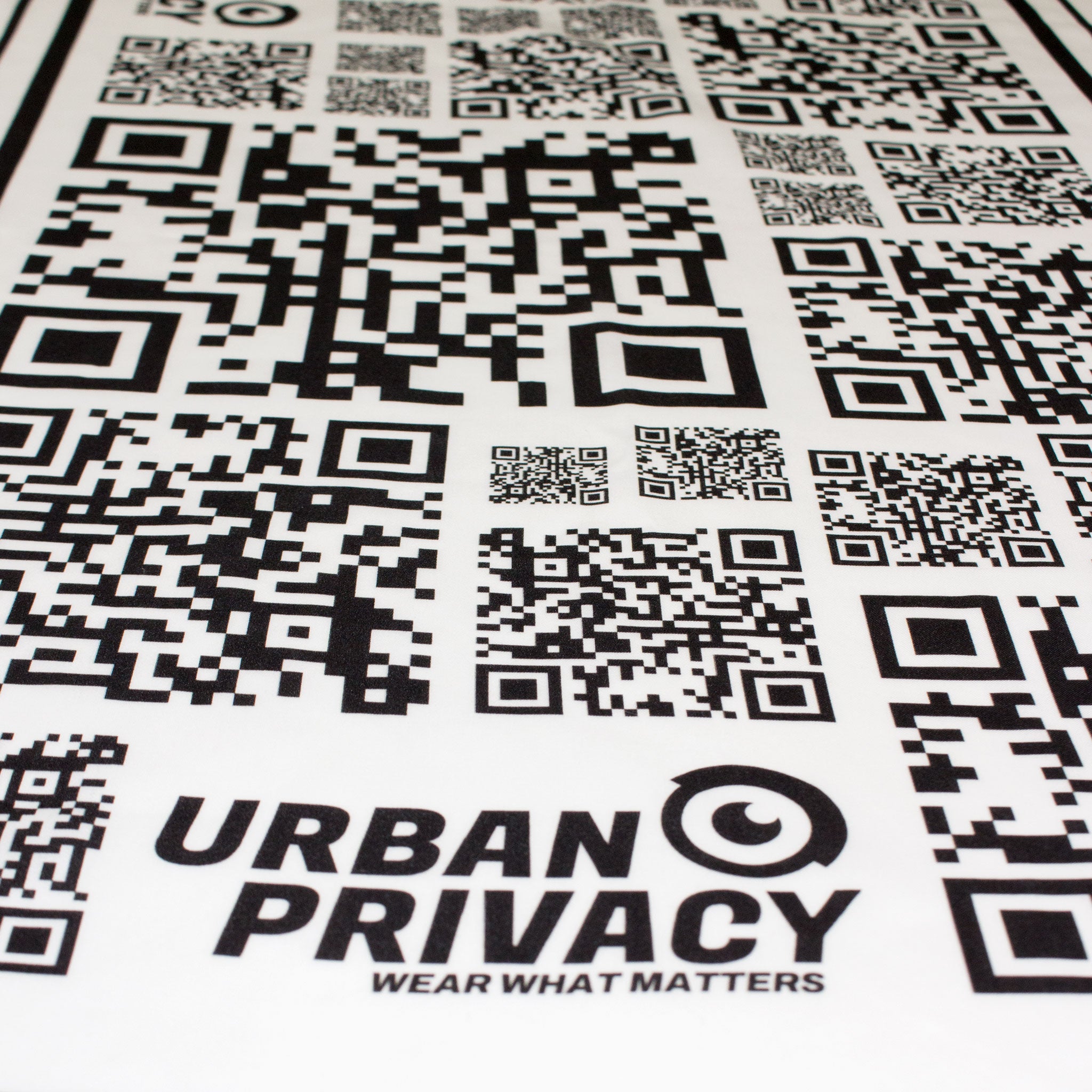 STOP TAKING PICTURES OF ME I Unisex Schal mit QR-Code Print für mehr Privatsphäre, aus Tencel
