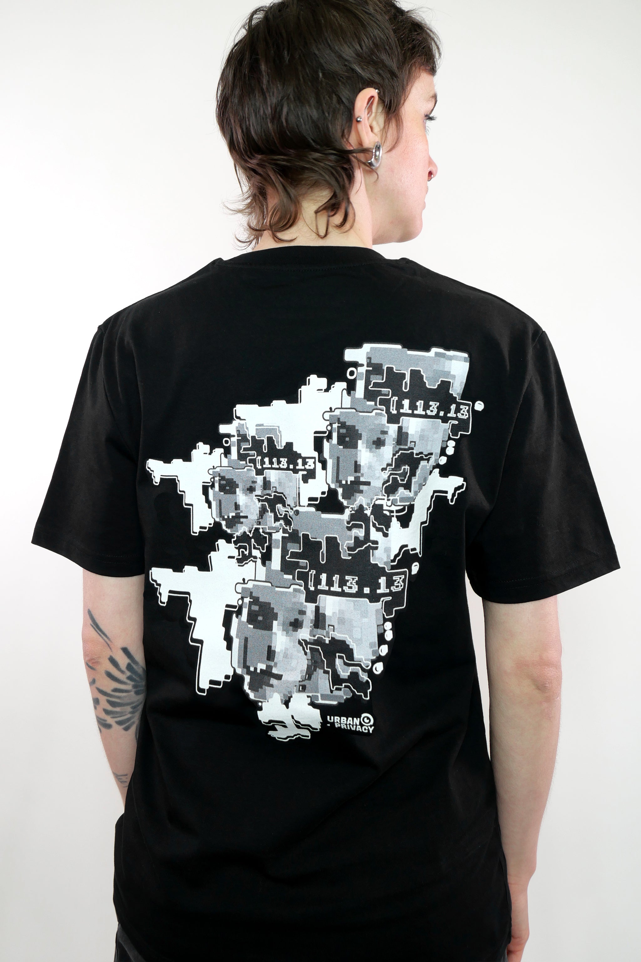 FACEPTION RELOADED | Unisex Slim-Fit T-Shirt mit Print, das Gesichtserkennung verwirrt, aus Bio-Baumwolle