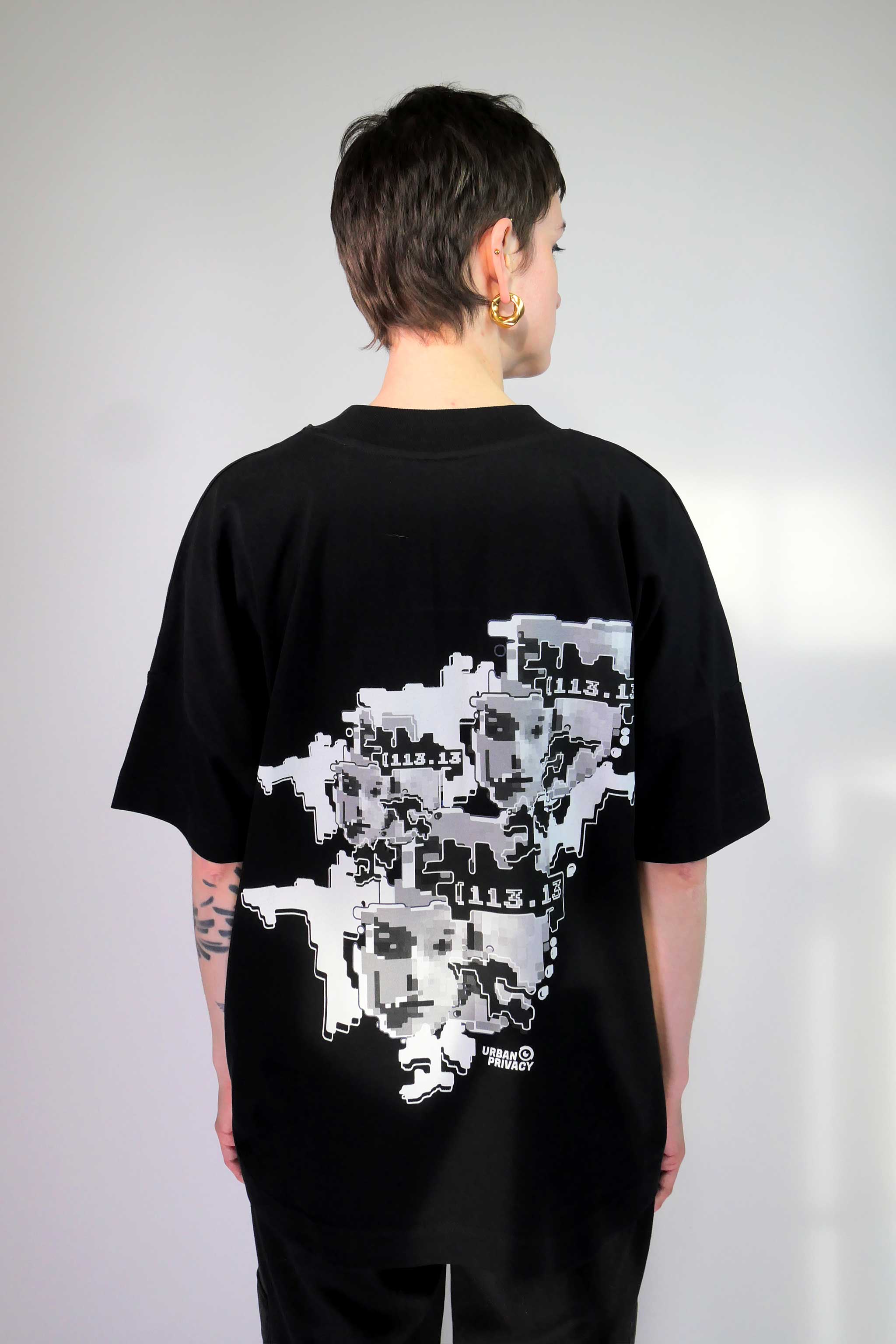 FACEPTION RELOADED | Unisex T-Shirt mit Print, das Gesichtserkennung verwirrt, aus Bio-Baumwolle