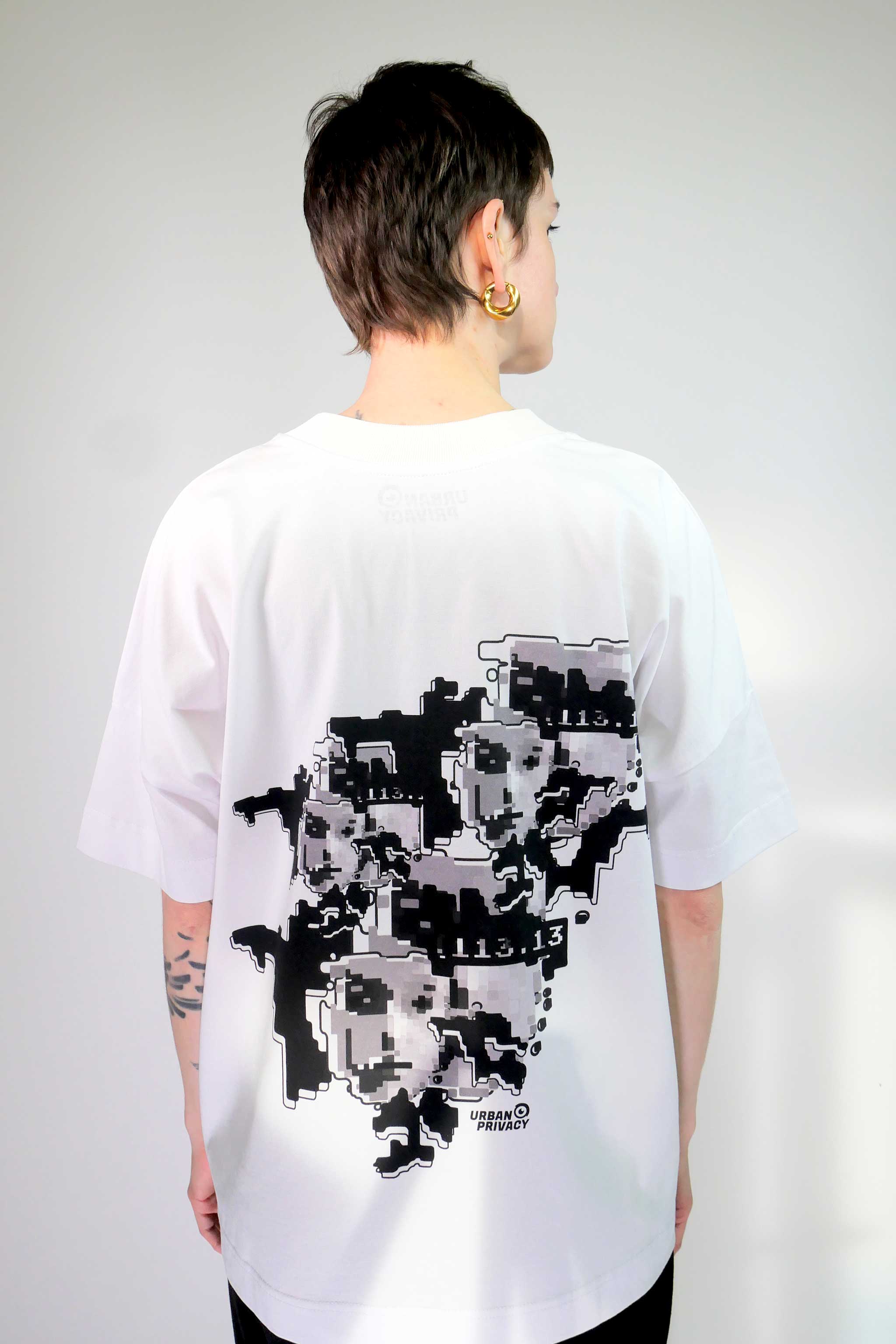 FACEPTION RELOADED | Unisex T-Shirt mit Print, das Gesichtserkennung verwirrt, aus Bio-Baumwolle