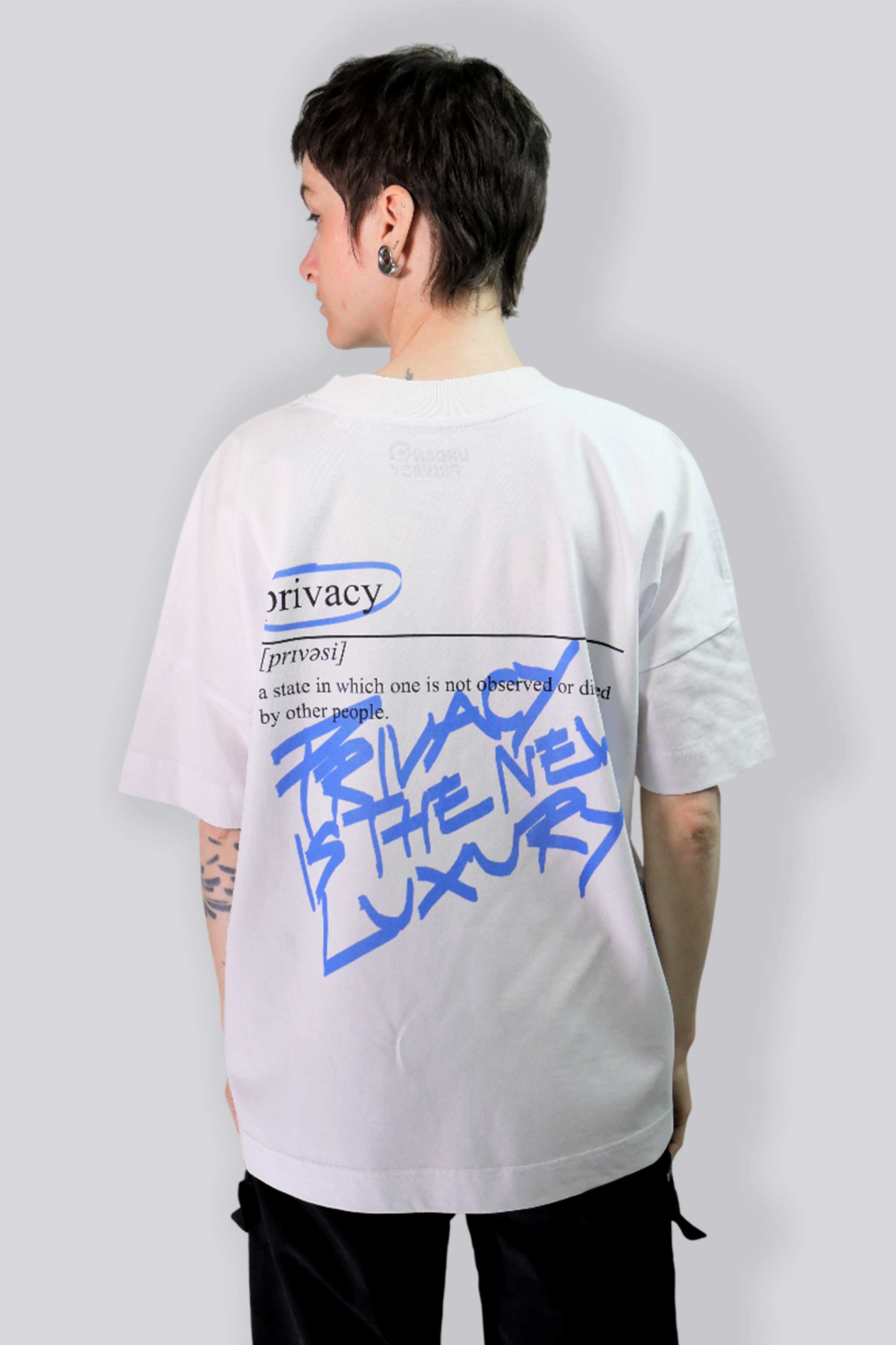 PRIVACY IS THE NEW LUXURY I Unisex T-Shirt mit Statement Print, aus Bio-Baumwolle