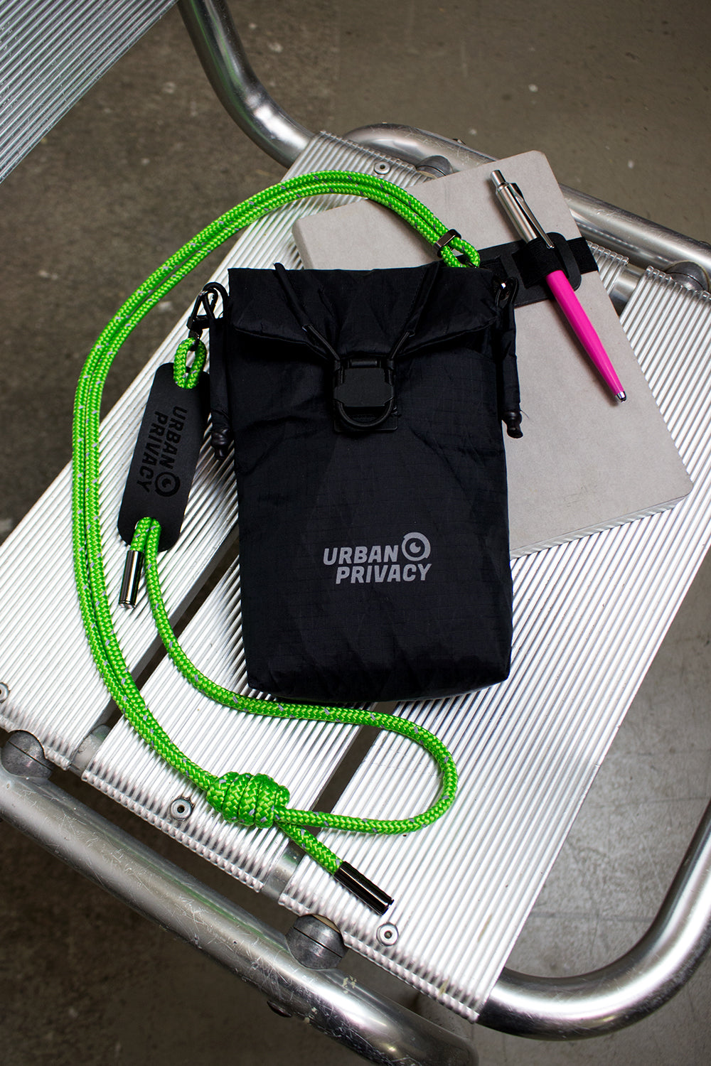OFLAIN V2 I the anti-tracking faraday bag with stylish smartphone necklace blocks WLAN, GPS, WIFI, RFID