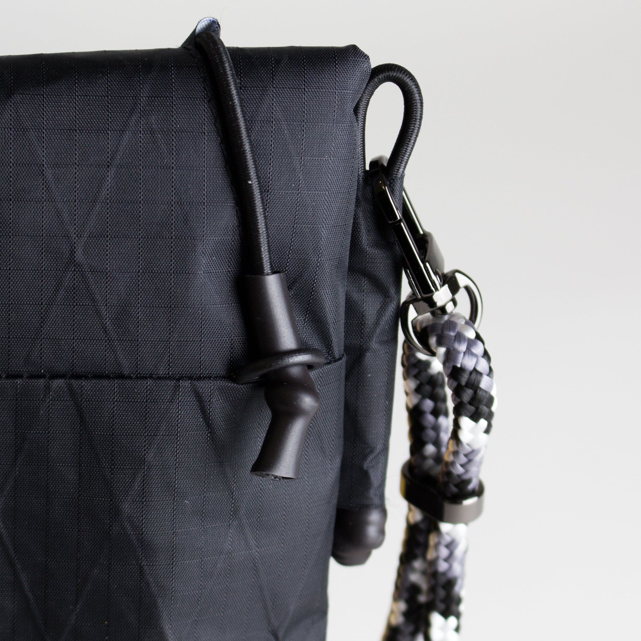 OFLAIN v2 I Anti-Tracking Handytasche mit stylischer Handykette & Onlinefach, blockiert WLAN, GPS, WIFI & RFID Schutz