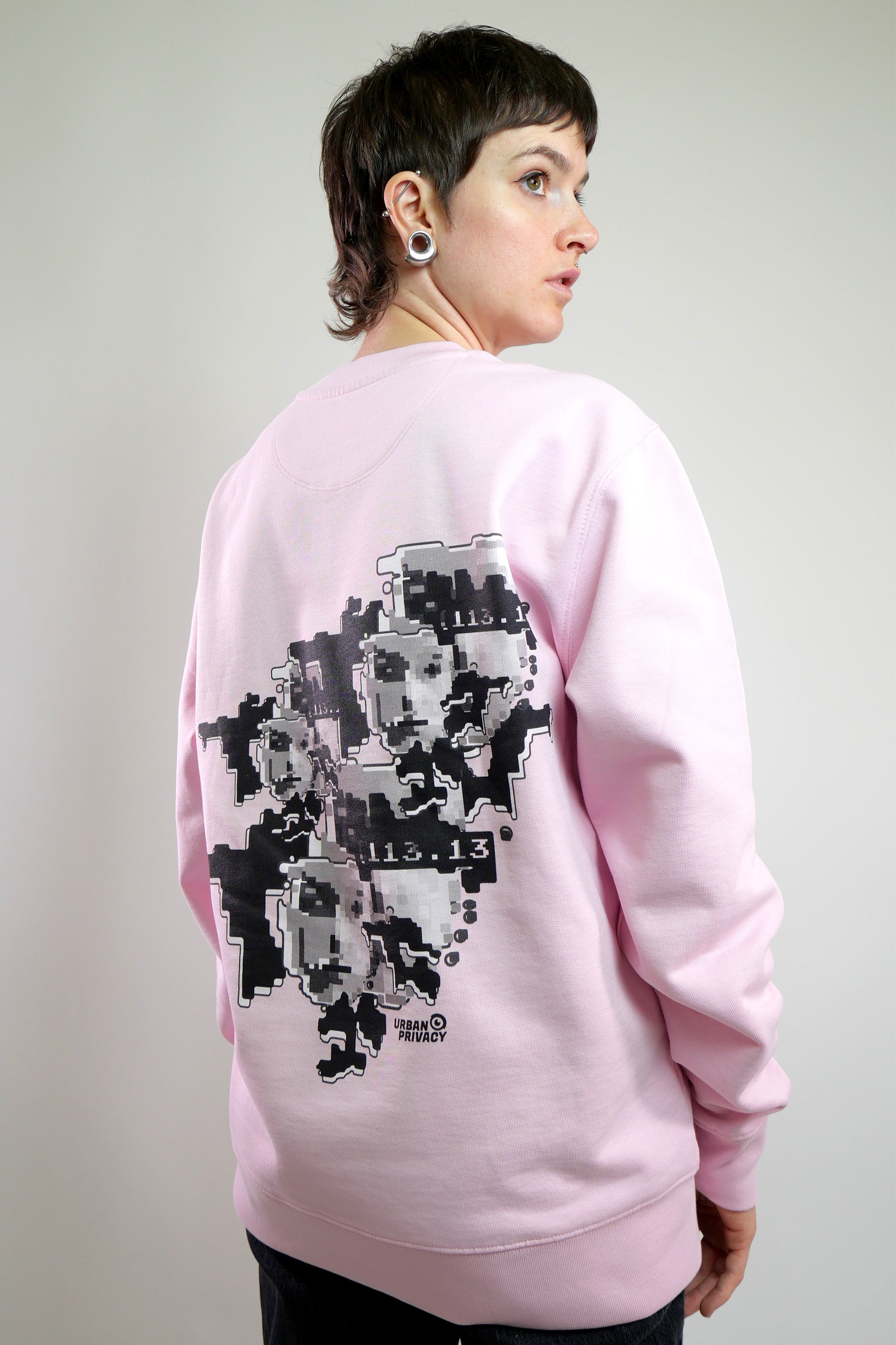 FACEPTION RELOADED | Unisex Sweatshirt mit Print, das Gesichtserkennung verwirrt, aus Bio-Baumwolle