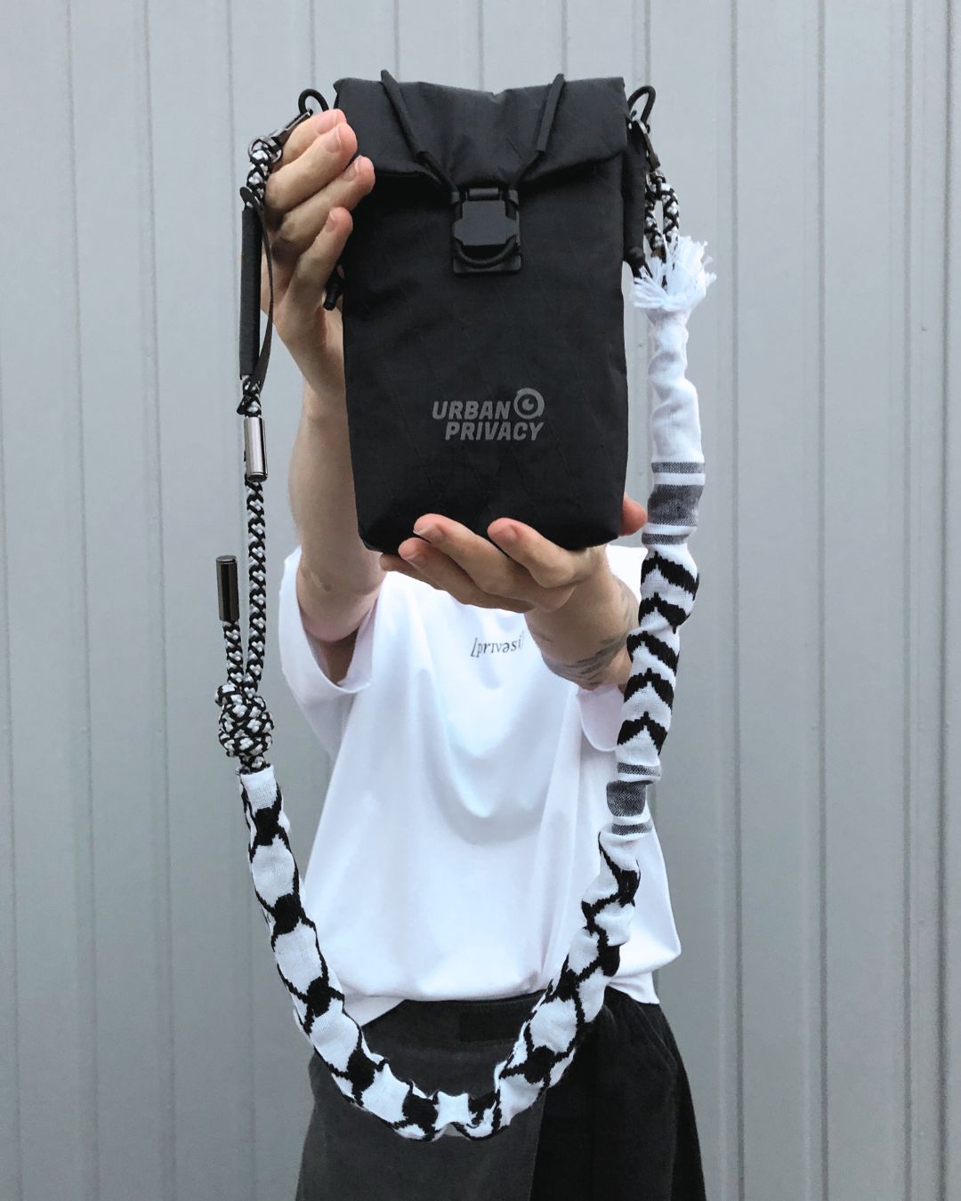 OFLAIN V2 I the anti-tracking faraday bag with stylish smartphone necklace blocks WLAN, GPS, WIFI, RFID