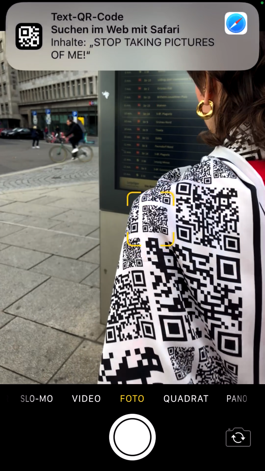 Der QR-Code Schal gegen ungewolltes Fotografieren