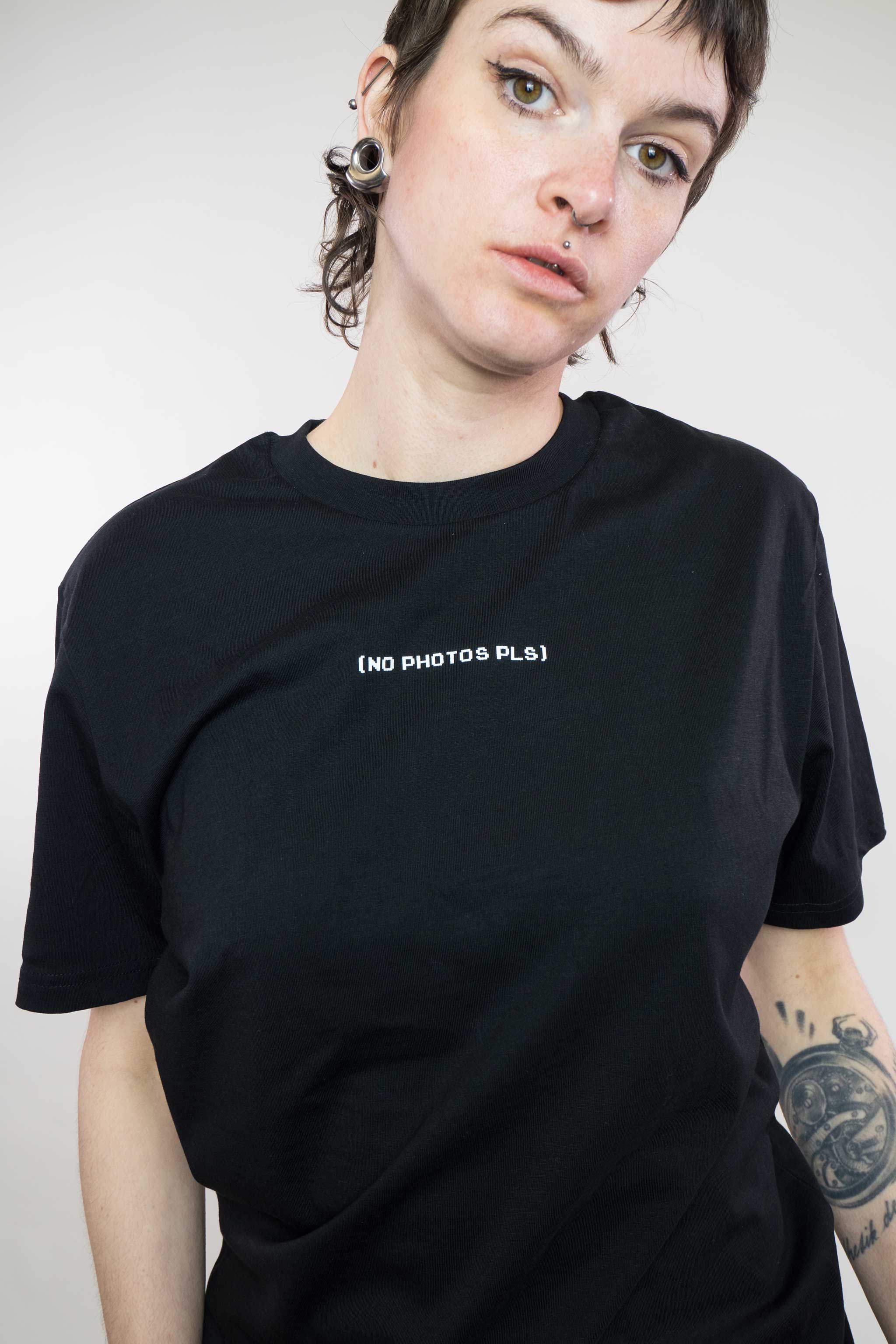 [NO PHOTOS PLS] | Eco Unisex Slim Fit T-Shirt Look But Don't Capture QR-Code Print in Black