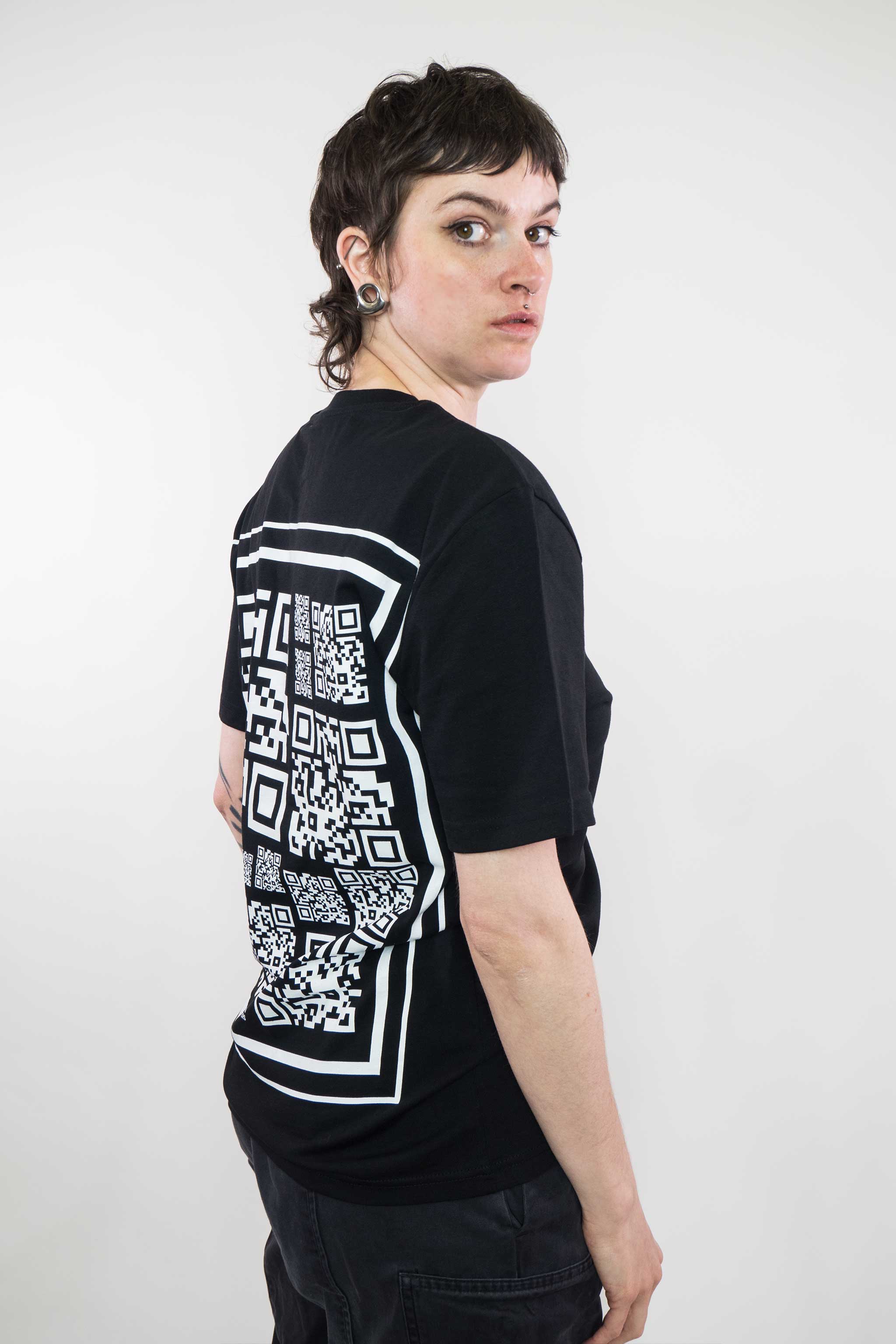 [NO PHOTOS PLS] | Eco Unisex Slim Fit T-Shirt Look But Don't Capture QR-Code Print in Black