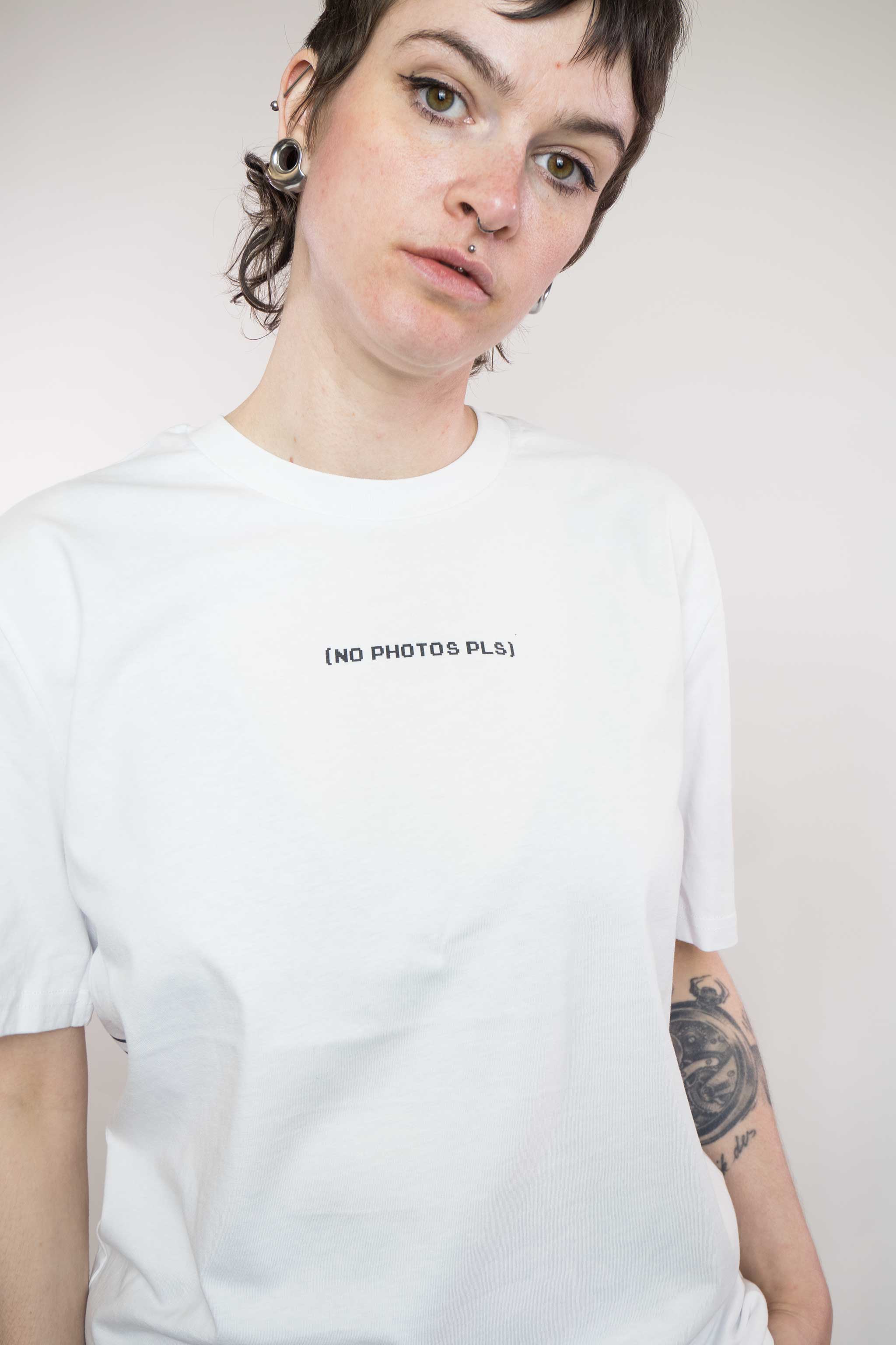 [NO PHOTOS PLS] | Eco Unisex Slim Fit T-Shirt Look But Don't Capture QR-Code Print in White