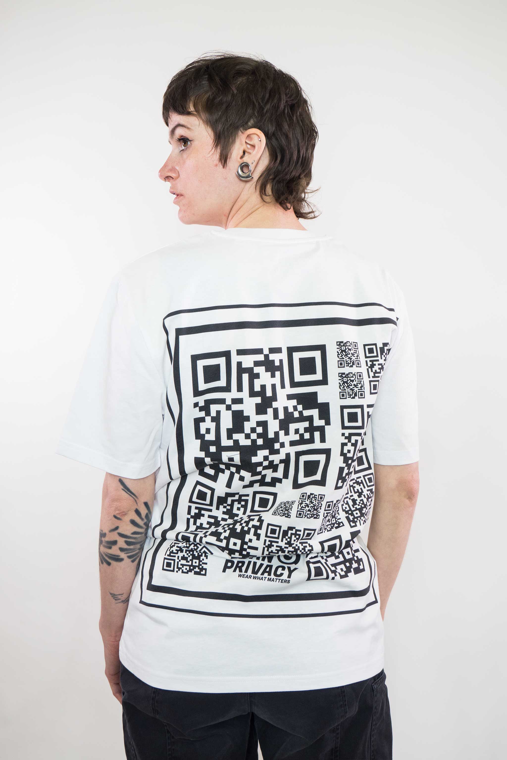 [NO PHOTOS PLS] | Eco Unisex Slim Fit T-Shirt Look But Don't Capture QR-Code Print in White