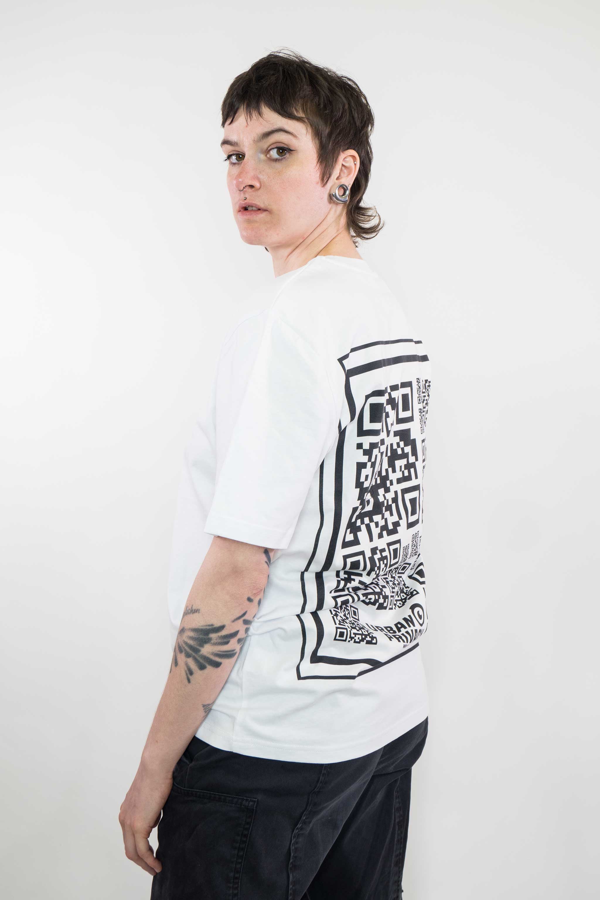 [NO PHOTOS PLS] | Eco Unisex Slim Fit T-Shirt Look But Don't Capture QR-Code Print in White
