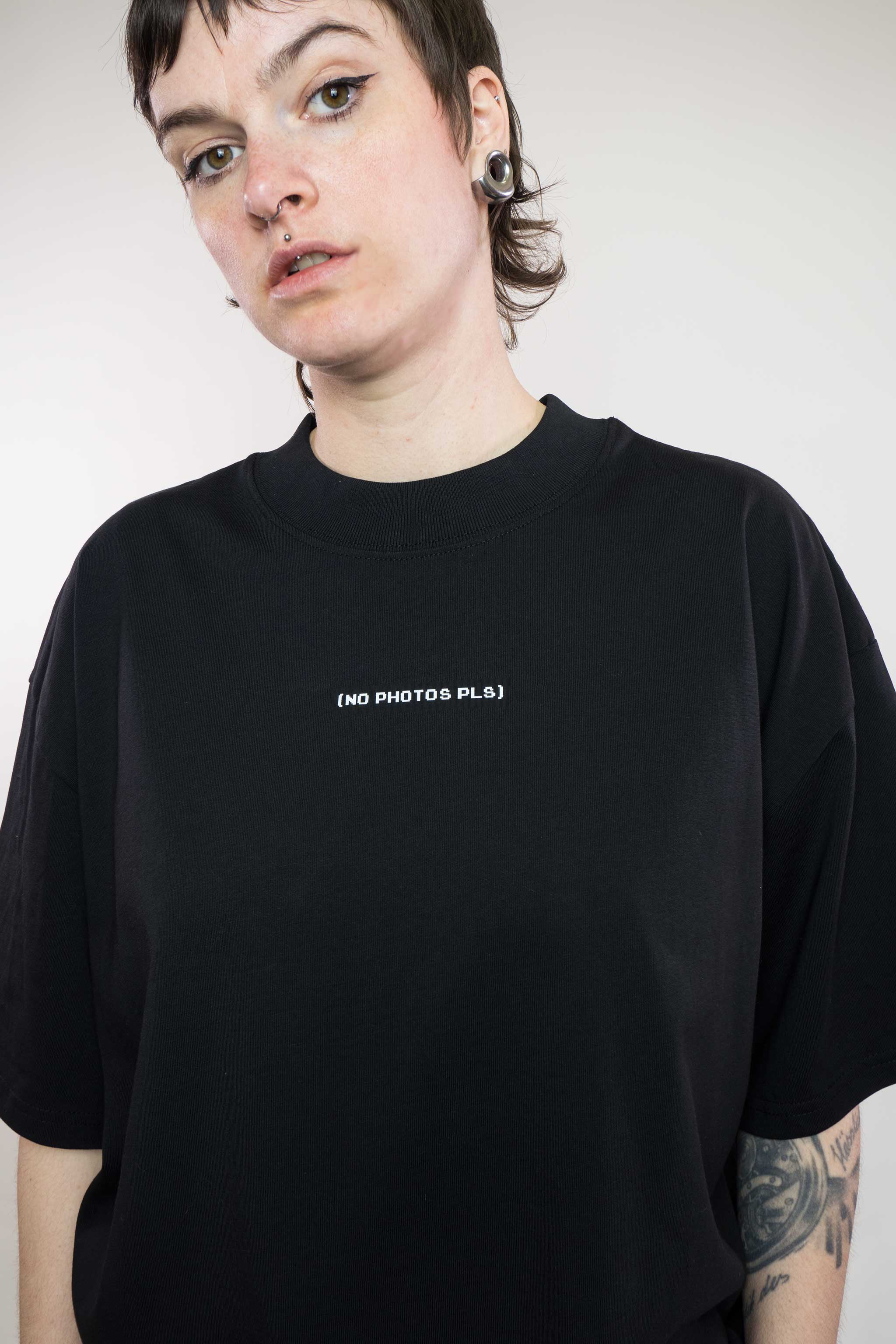 [NO PHOTOS PLS] | Eco Unisex Oversize T-Shirt Look But Don't Capture QR-Code Print in Black