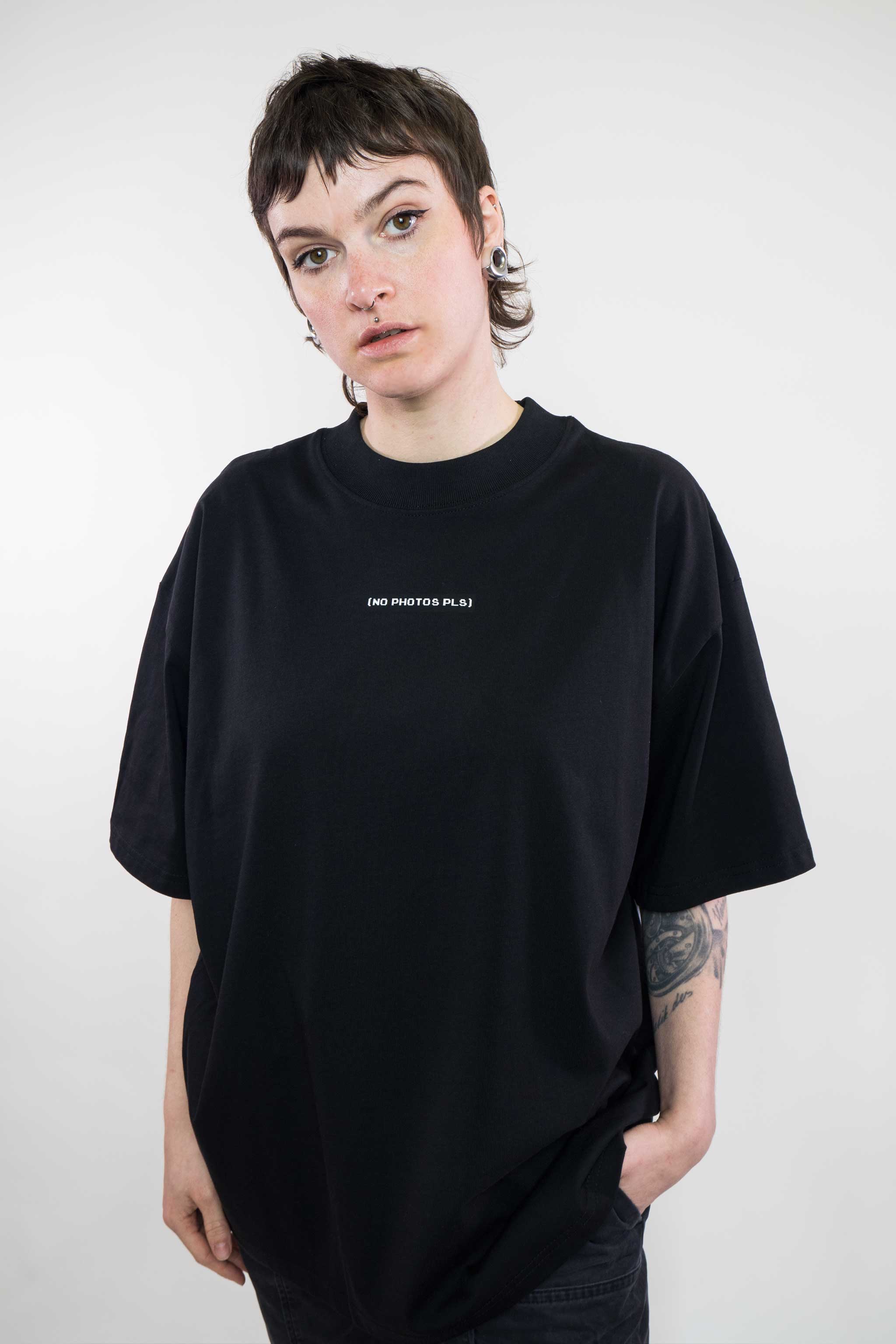 [NO PHOTOS PLS] | Eco Unisex Oversize T-Shirt Look But Don't Capture QR-Code Print in Black