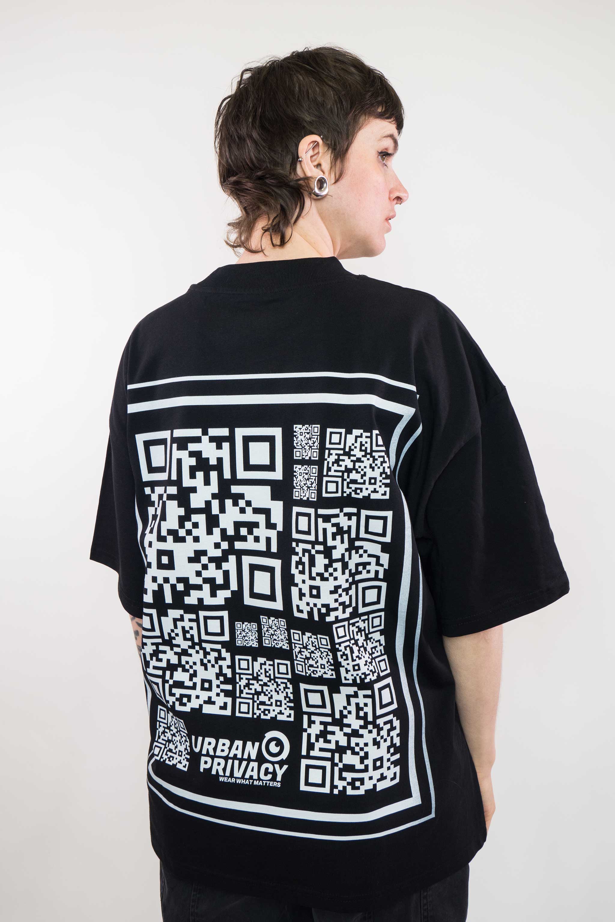 [NO PHOTOS PLS] | Eco Unisex Oversize T-Shirt Look But Don't Capture QR-Code Print in Black