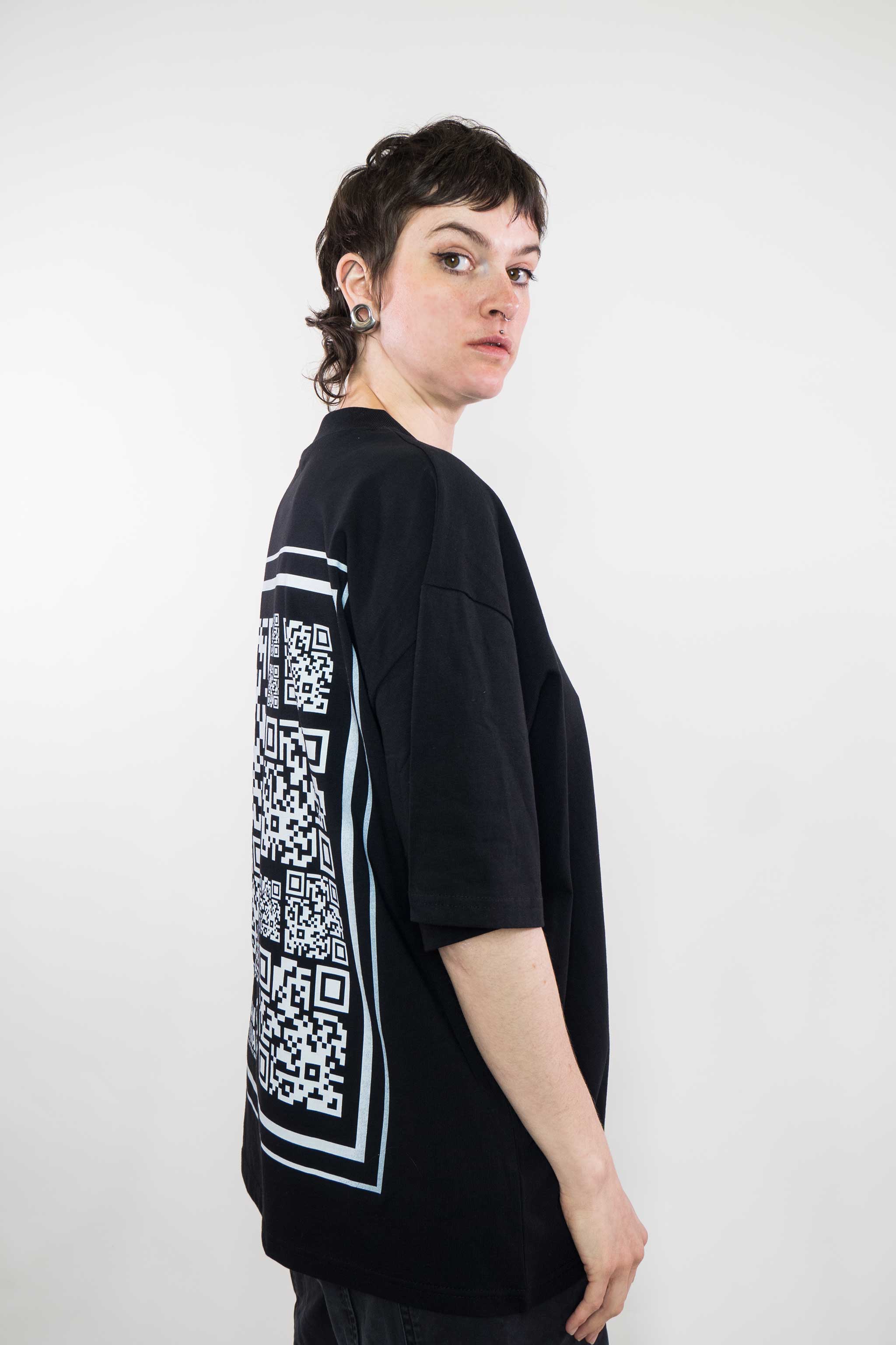 [NO PHOTOS PLS] | Eco Unisex Oversize T-Shirt Look But Don't Capture QR-Code Print in Black