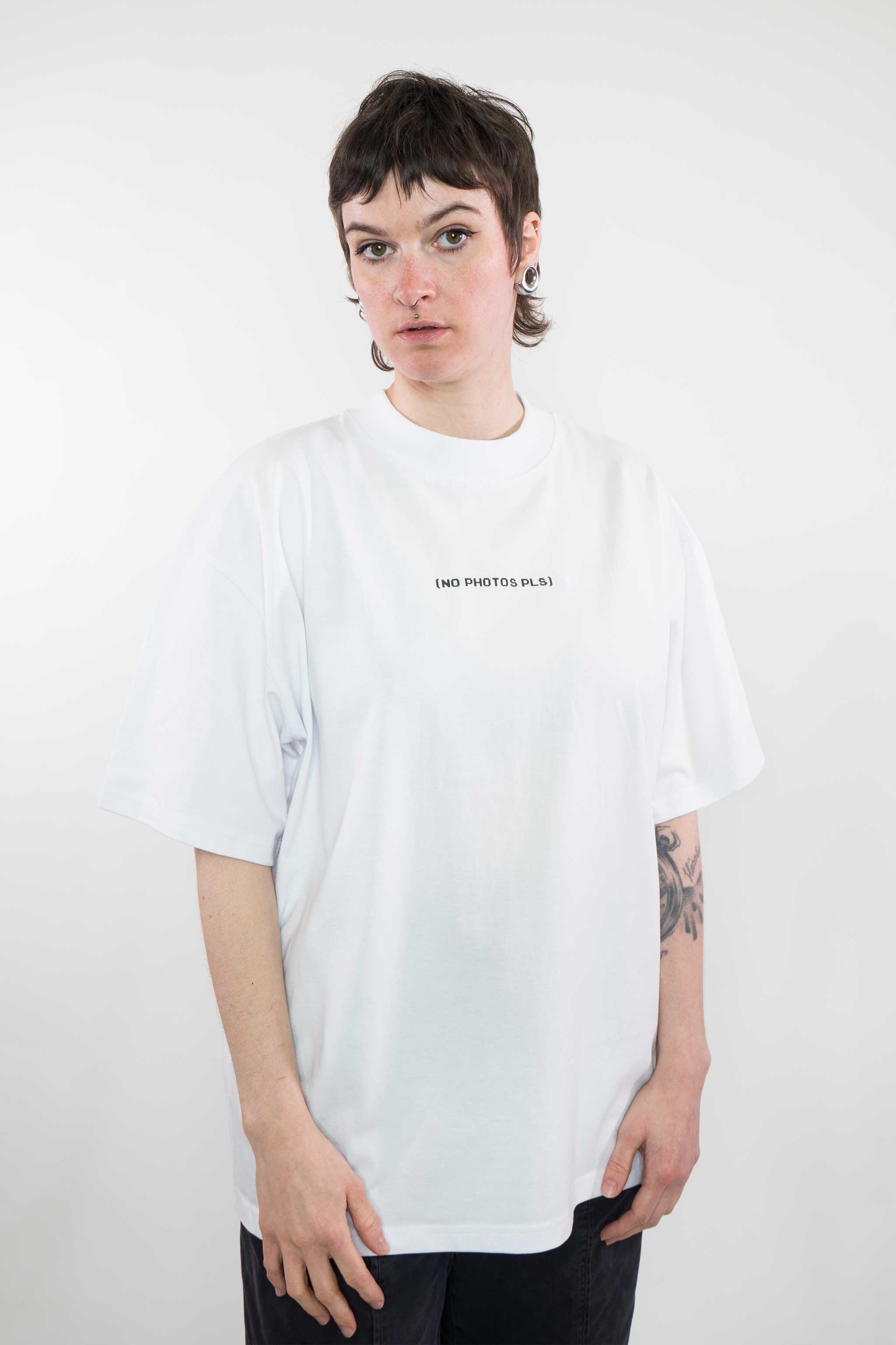 [NO PHOTOS PLS] | Eco Unisex Oversize T-Shirt Look But Don't Capture QR-Code Print in White