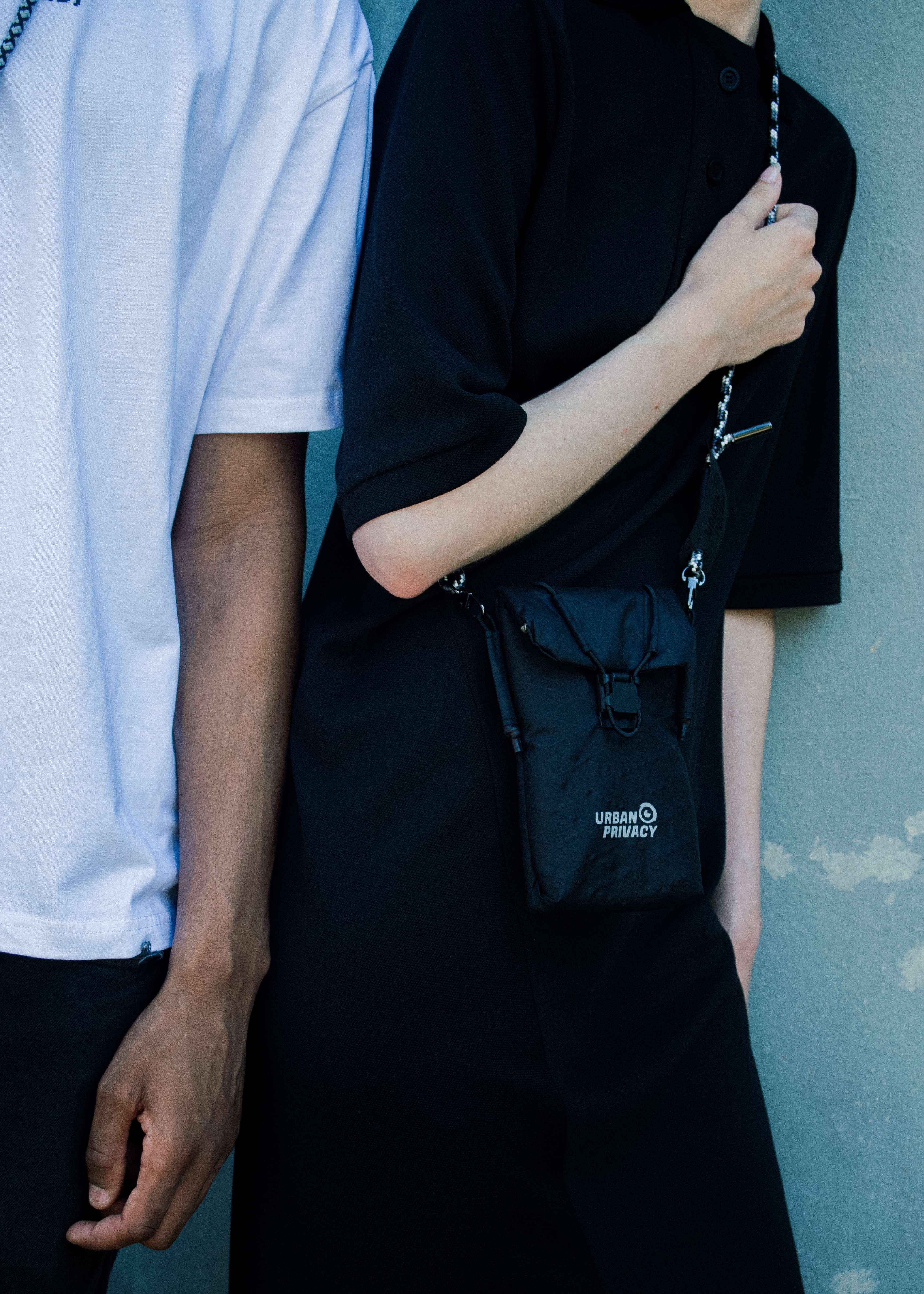 OFLAIN V2 I the anti-tracking faraday bag with stylish smartphone necklace blocks WLAN, GPS, WIFI, RFID