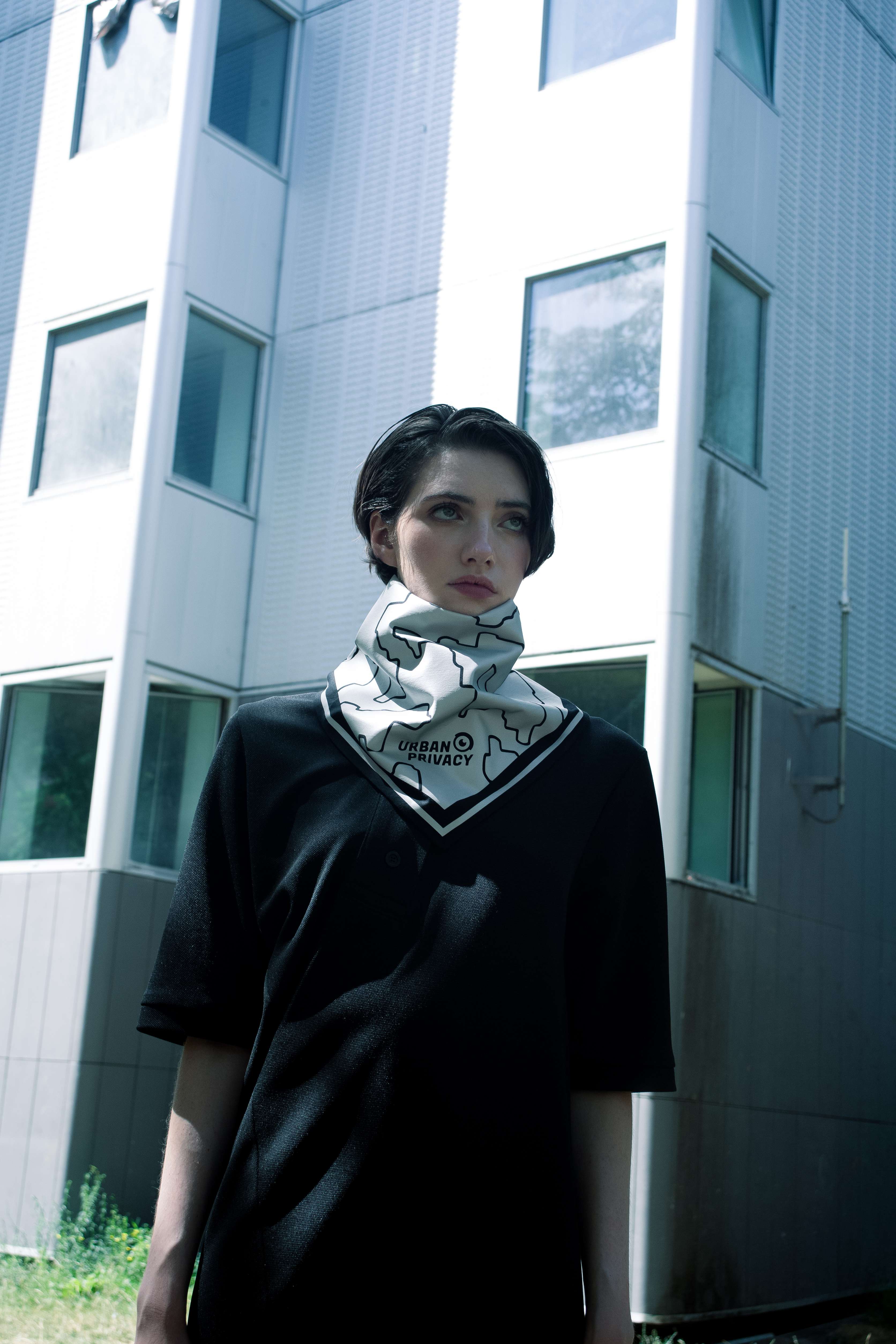 ANTI-PAPARAZZI TRIANGLE SCARF | Eco Unisex Trianglescarf for Protection Against Unwanted Photos & More Privacy
