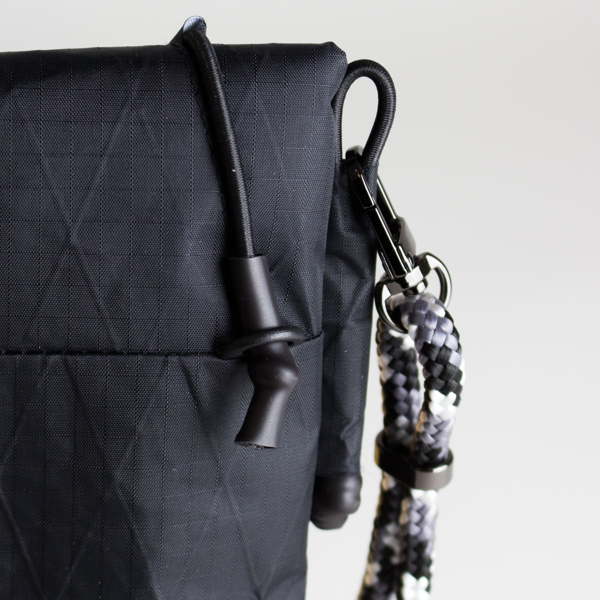 OFLAIN V2 - the anti-tracking faraday bag with stylish smartphone necklace