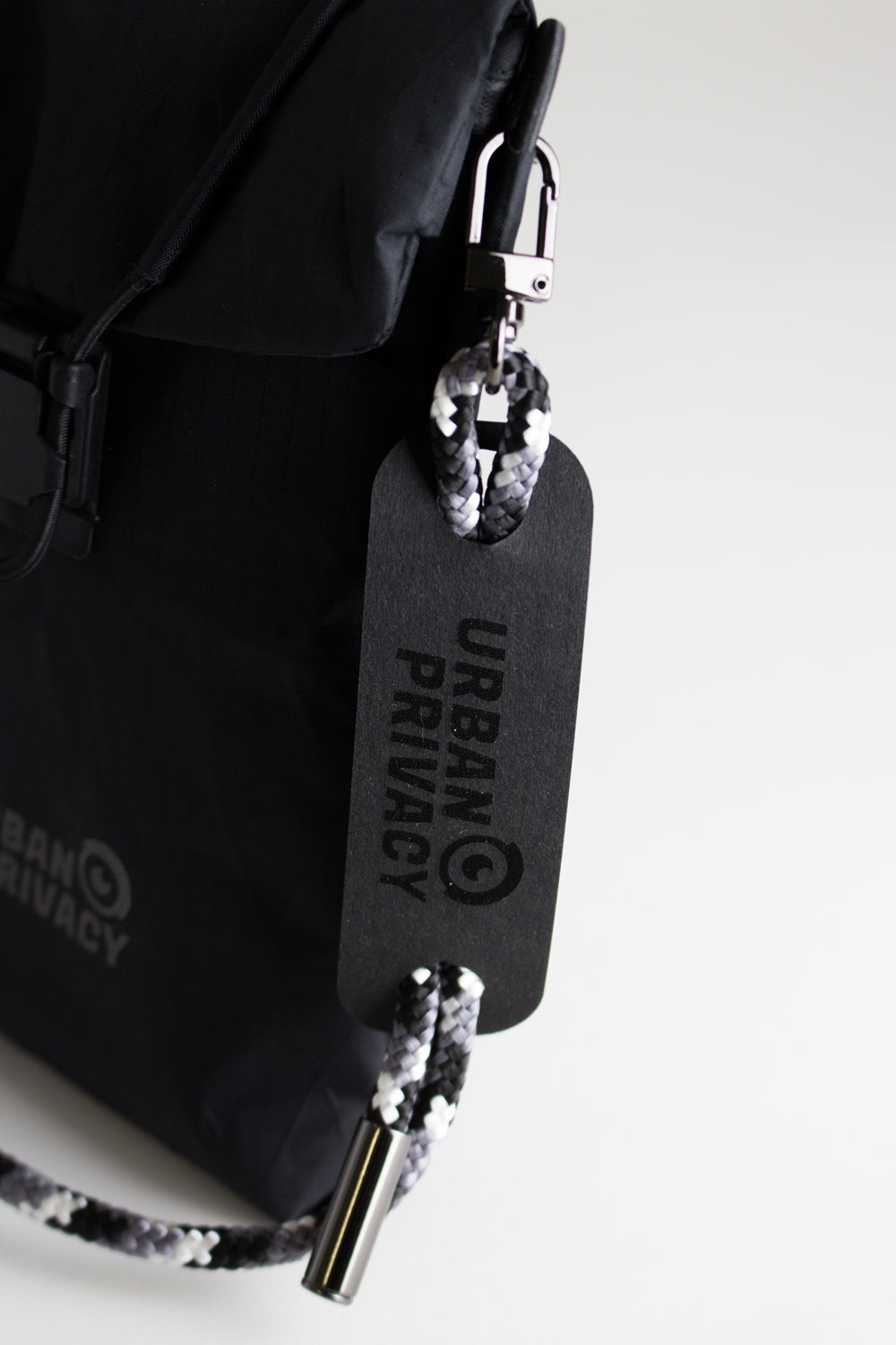 OFLAIN V2 - the anti-tracking faraday bag with stylish smartphone necklace