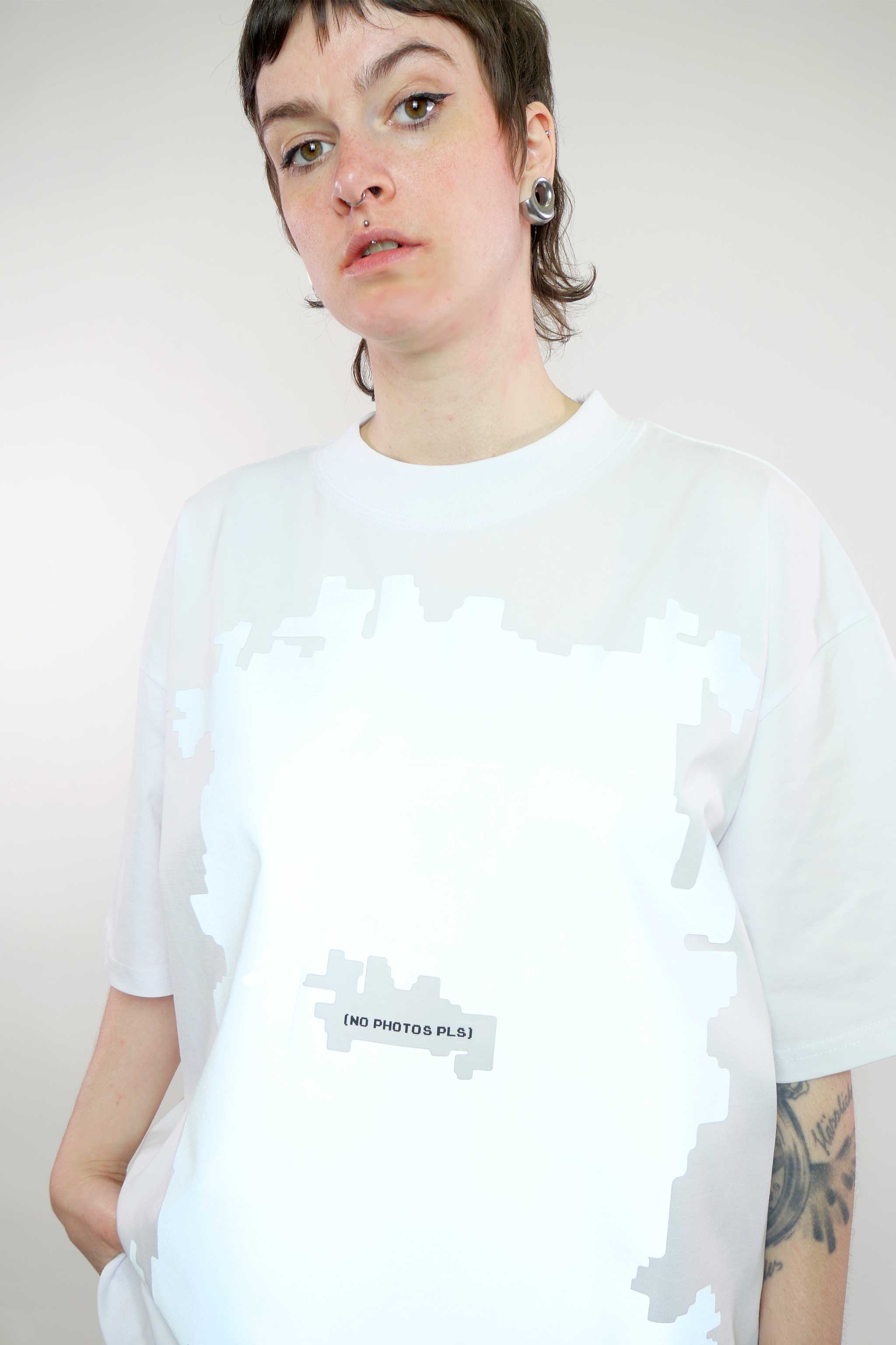 NO PHOTOS PLS] | Look But Don't Capture Slim Fit Tee – URBANPRIVACY