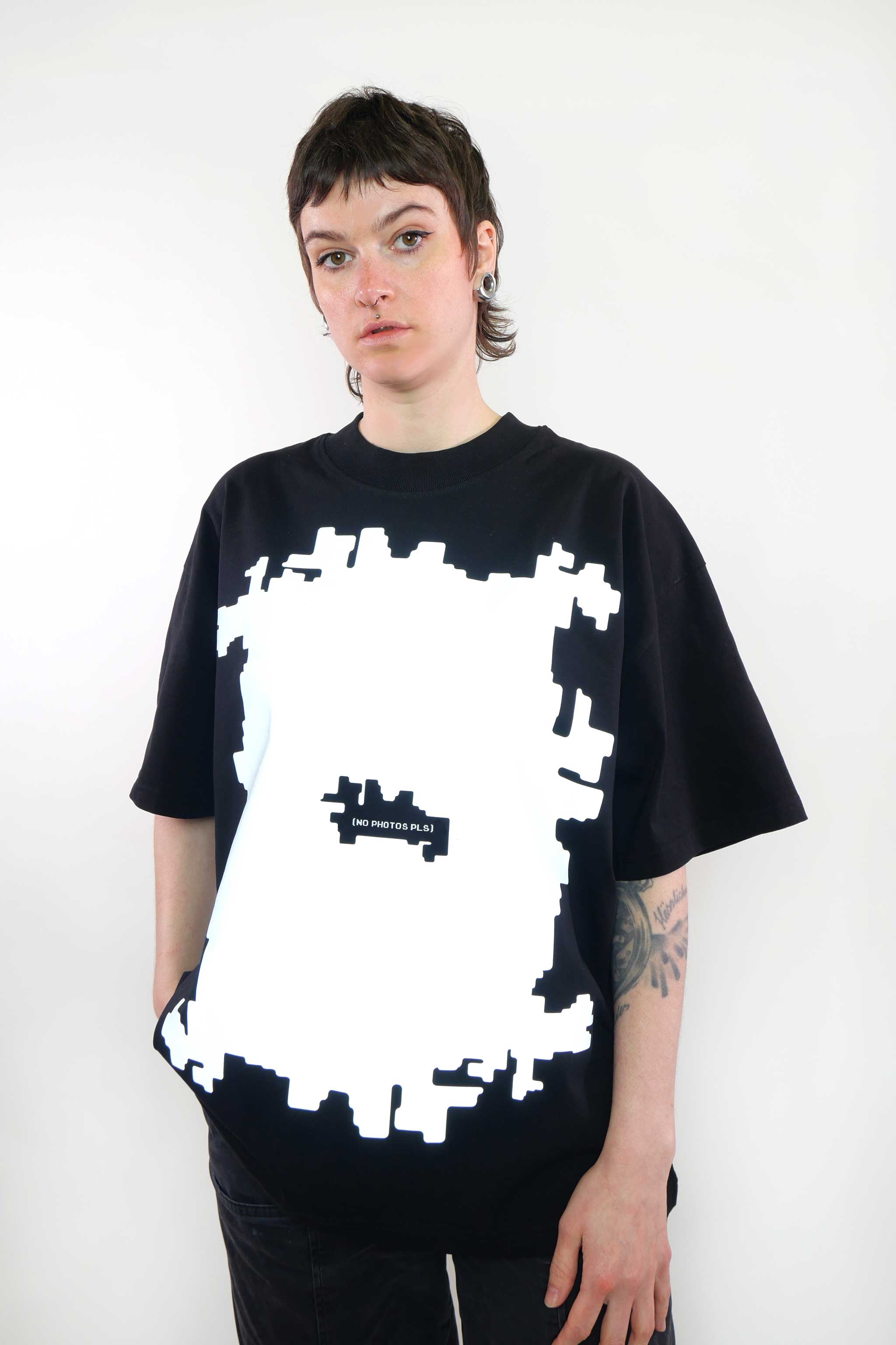 [NO PHOTOS PLS] | Eco Unisex Oversize T-Shirt Look But Don't Capture Reflective Print in Black