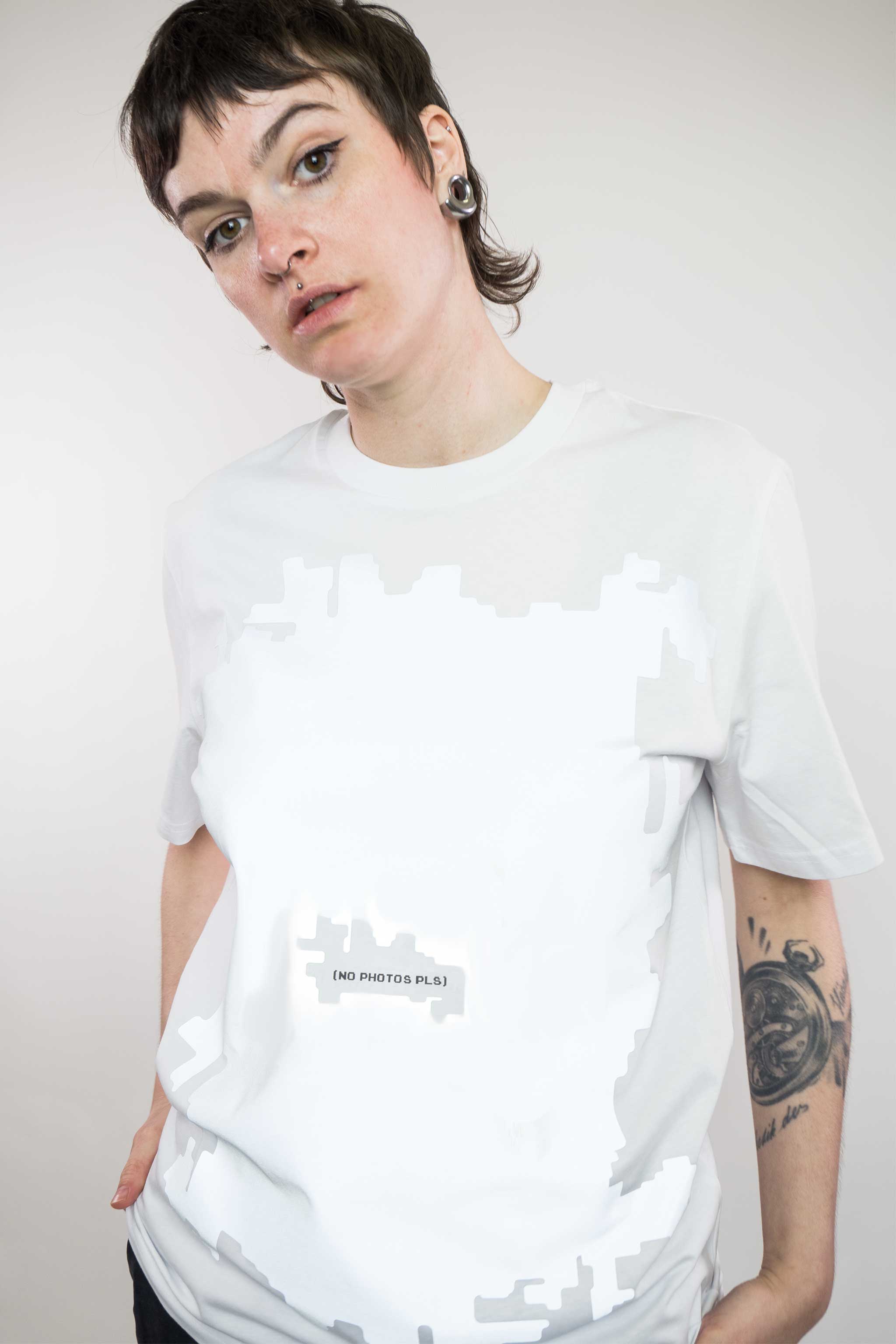 [NO PHOTOS PLS] | Eco Unisex Slim-Fit T-Shirt Look But Don't Capture Reflective Print in White